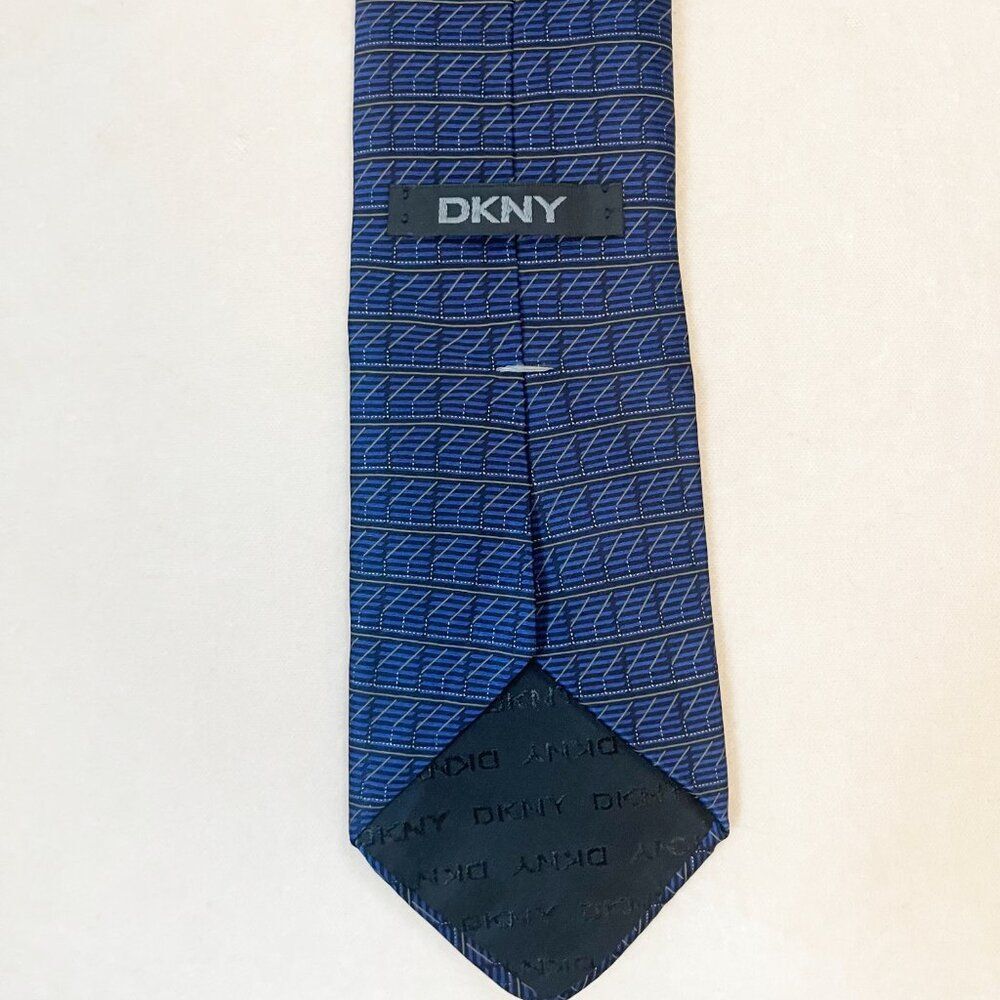 DKNY 100% Silk Tie Blue Geometric Pattern Classic Mens Neck Tie Designer - Picture 5 of 6